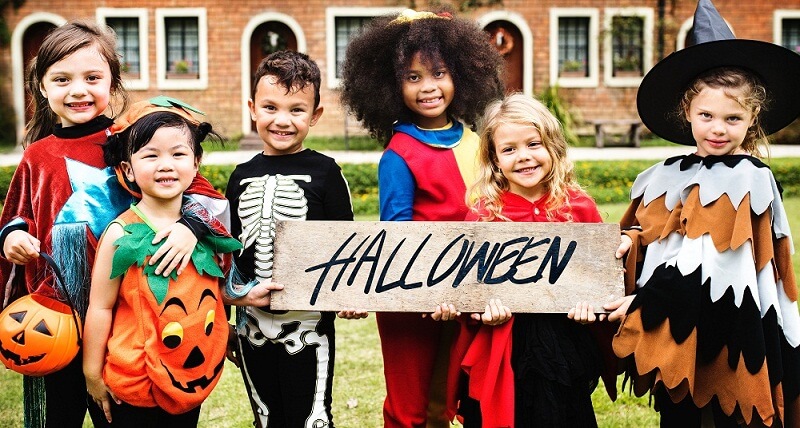 How to Track Kids Location & Activities During their Halloween Party?