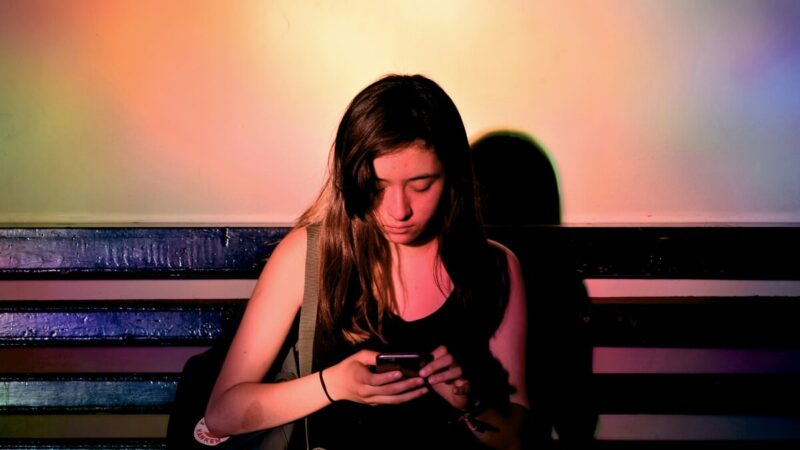 How Endless Social Media Feeds Shape Your Child’s Mood and Behavior